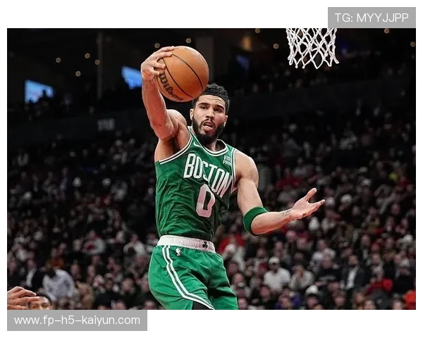 塔图姆持球观察，波士顿凯尔特人等他决定